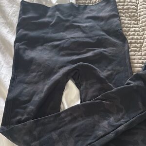 Spanx. Black Camouflage Leggings. Size Small.